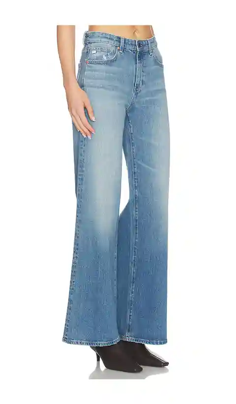 AG Jeans Saige Wide Leg Jeans in Blue. - size 23 (also in 26, 24, 25, 27, 28, 29, 30, 31, 32)