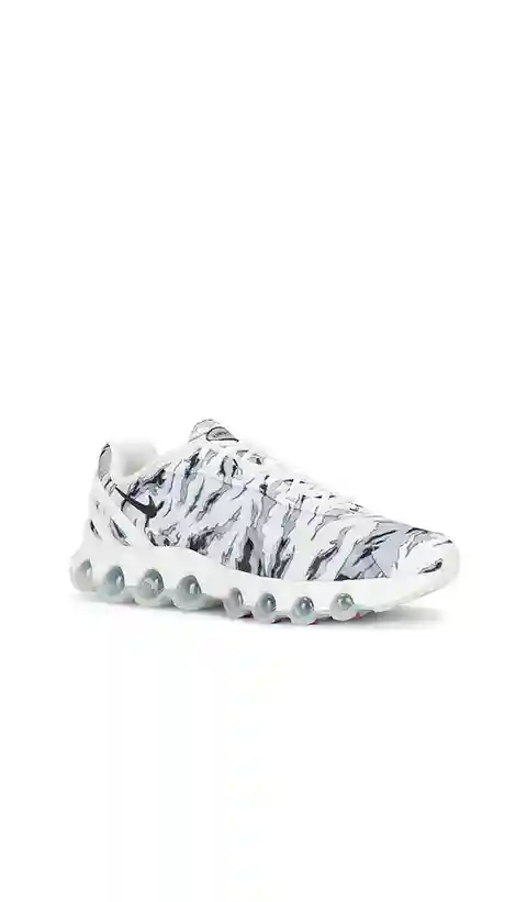 Nike Air Max Dn8 Prm in White. - size 11 (also in 10, 10.5, 11.5, 12, 13, 7, 7.5, 8, 8.5, 9, 9.5)