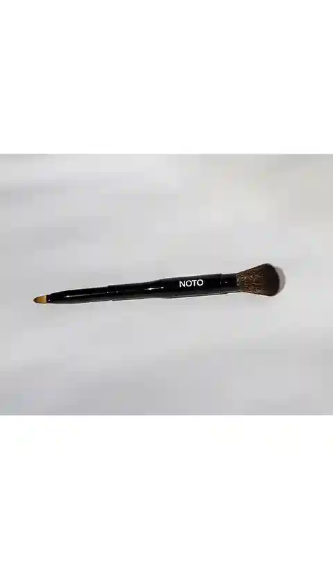 NOTO Botanics Lip + Cheek Duo Brush in Beauty: NA.